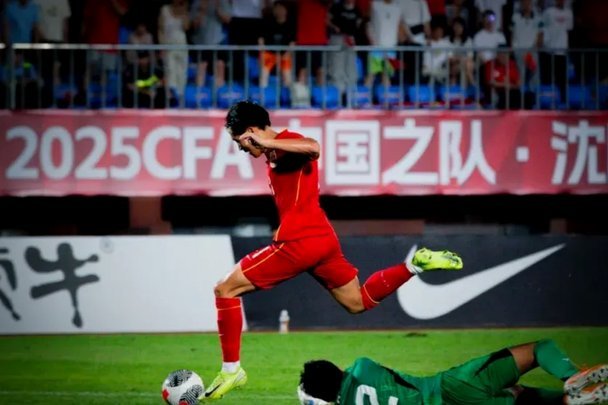 发现一个问题吹了快10年的邝兆雷，最后比赛却不如没人吹的何思凡