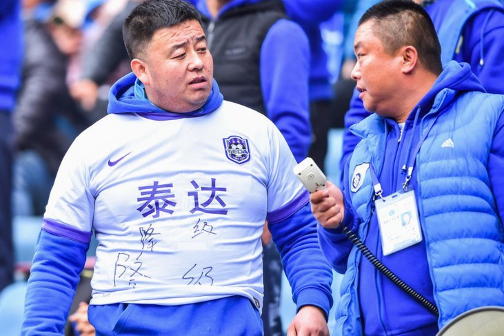 队友拼杀降级生死战，他在看台“身着国少球服+引流卖票+怒骂教练！