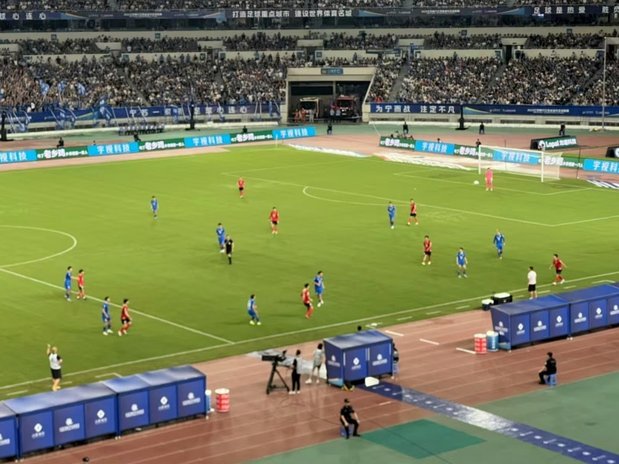 苏超之夜：新星小苗 vs 老将李军，谁更闪耀？