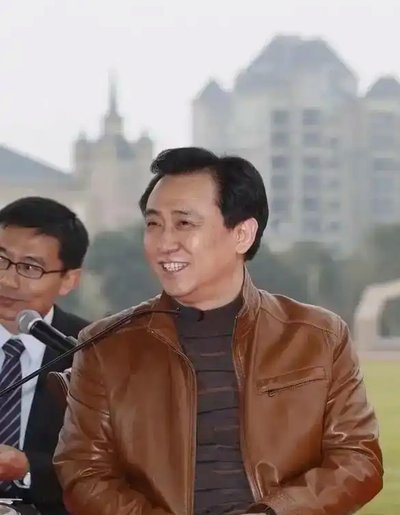 许家印：从楼起楼塌的传奇人生